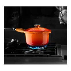 Le Creuset sauspan met deksel en houten steel ø 18 cm gietijzer vulcanique