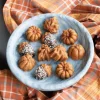 Nordic Ware Autumn Delights bakvorm 12 stuks aluminium bronskleurig