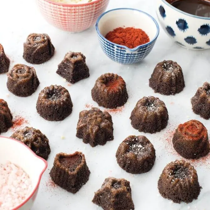 Nordic Ware Bundt Tea Cake & Candy bakvorm 30 stuks 36 x 25 gietaluminium grijs