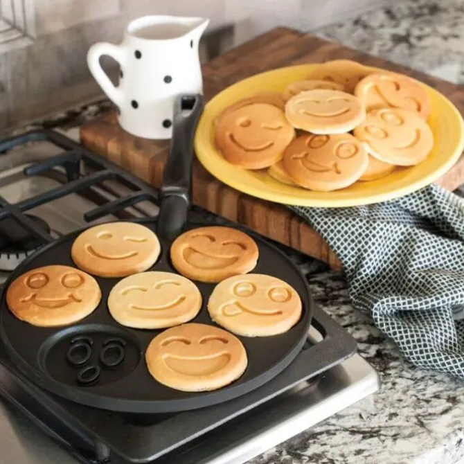 Nordic Ware crêpepan Smiley Face ø 26,5 cm aluminium zwart