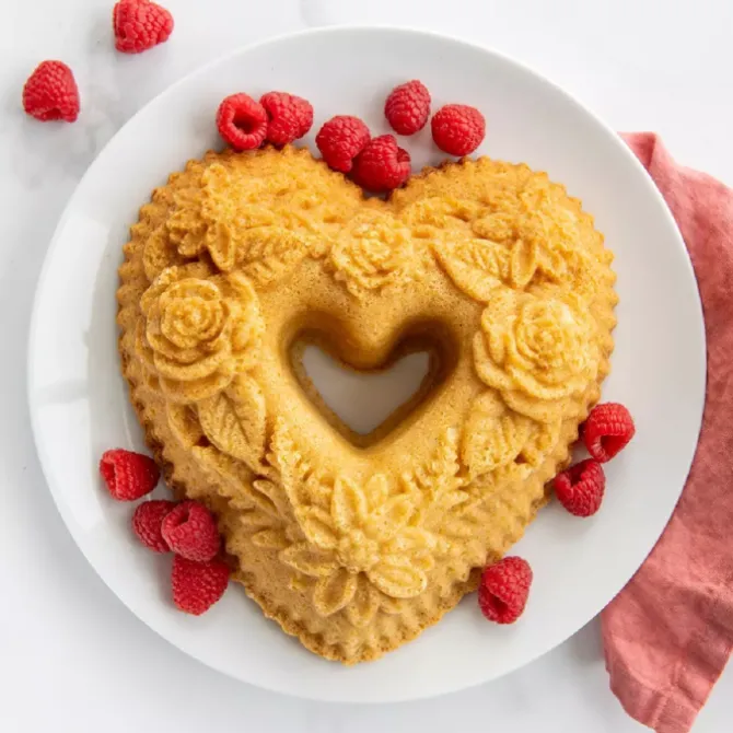 Nordic Ware Floral Heart Bundt brons aluminium