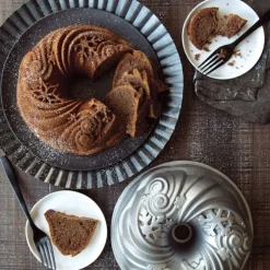 Nordic Ware Let it Snow bundt tulbandvorm aluminium grijs