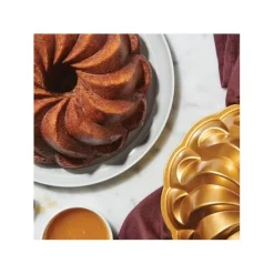 Nordic Ware Pirouette Bundt goud aluminium