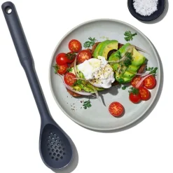 OXO Good Grips lepel met gaatjes 33 cm silicone grijs