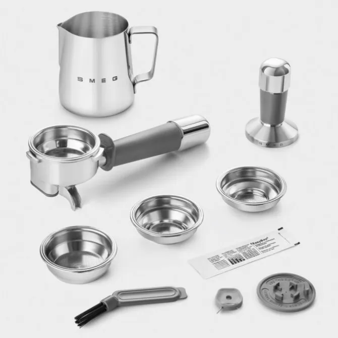SMEG 50's style handmatige espressomachine 2,4 liter volledig zwart