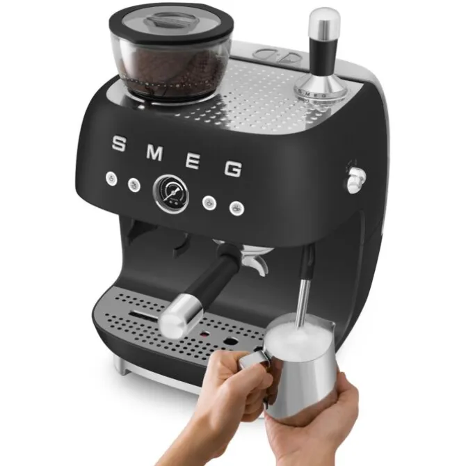 SMEG 50's style handmatige espressomachine 2,4 liter volledig zwart