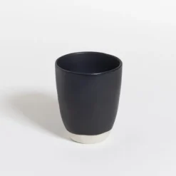 The Table Atelier mok 290 ml keramiek black pepper