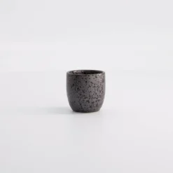 Tokyo design Tetsusabi Sake kop 50 ml keramiek zwart