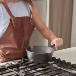 Victoria sauspan bol ø 20 cm voorbehandeld gietijzer